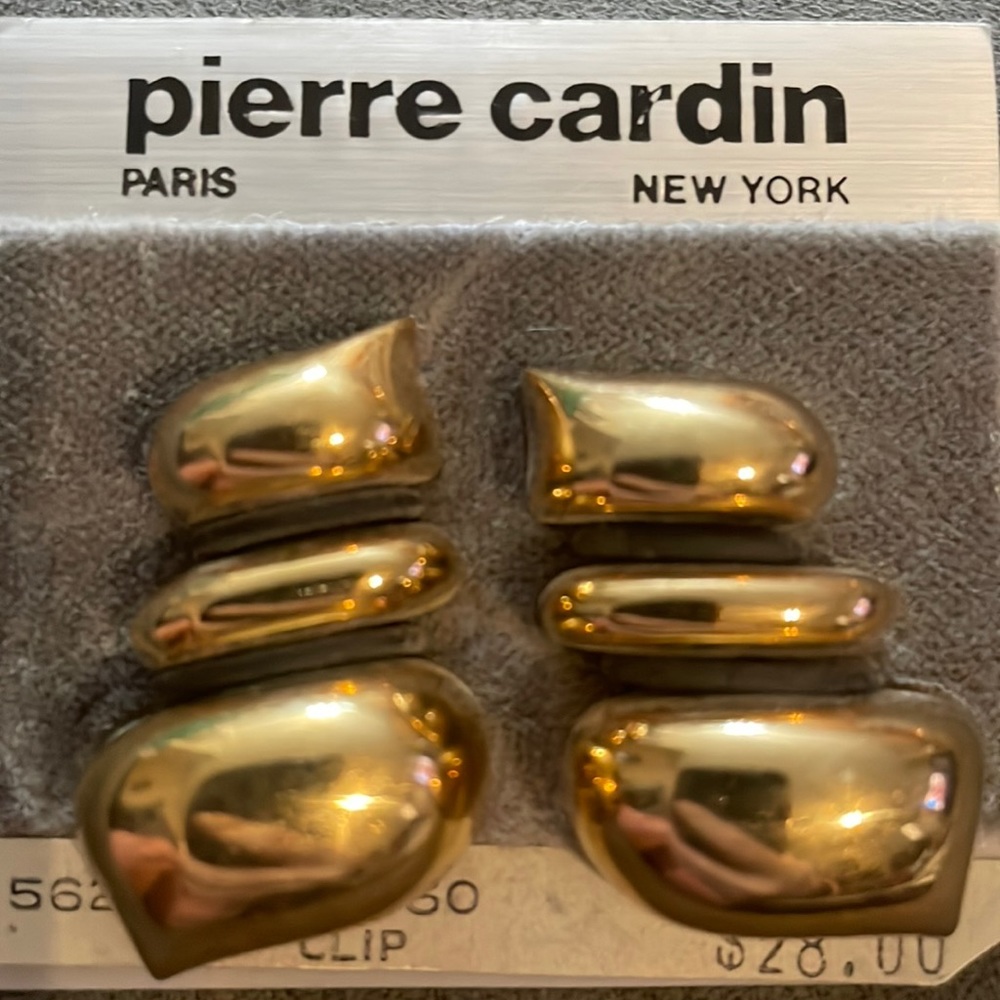 Vintage Pierre Cardin - Gold Tone - Clip on Earrings